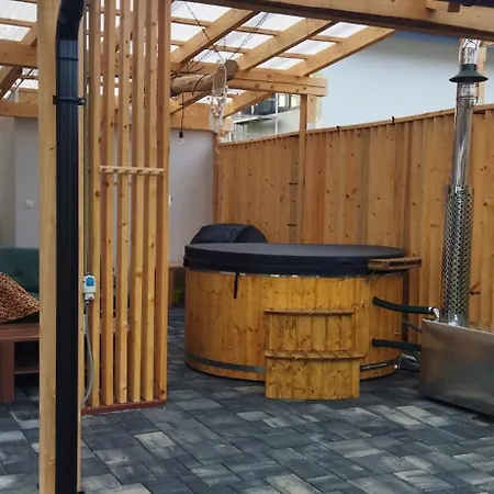 House With Sauna And Jacuzzi 3 *