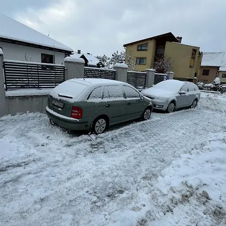 Lägenhet House With Sauna And Jacuzzi 3