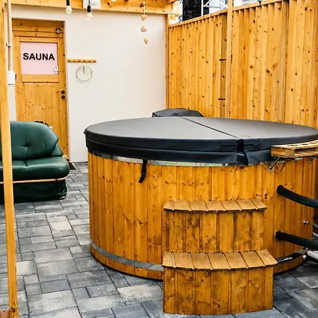 House With Sauna And Jacuzzi 3 *